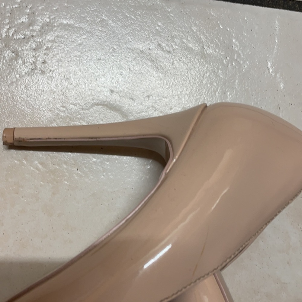 Shoes - Picture 7 of 8